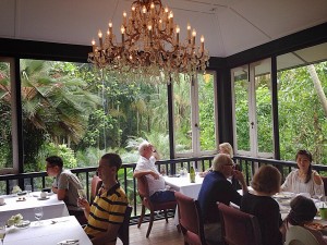 Au Jardin dining room