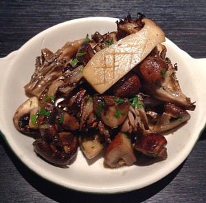 Mushrooms with smoked garlic