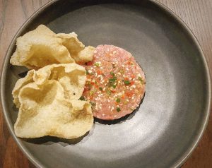 Dish of tuna tartare with crackers